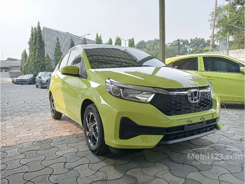 Jual Mobil Honda Brio 2023 E Satya 1.2 di Banten Automatic Hatchback Kuning Rp 155.900.000
