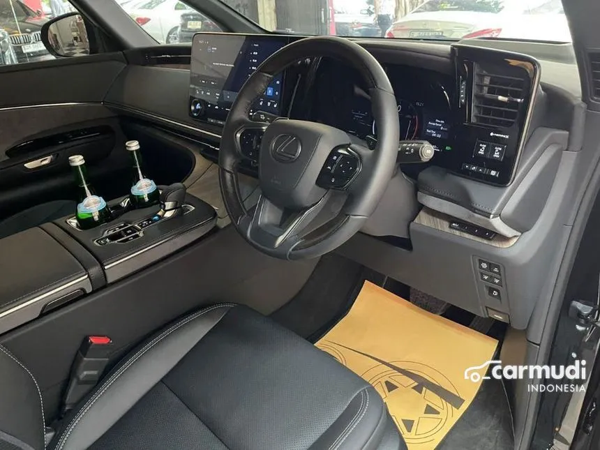 2024 Lexus LM 350h 7 Seater MPV