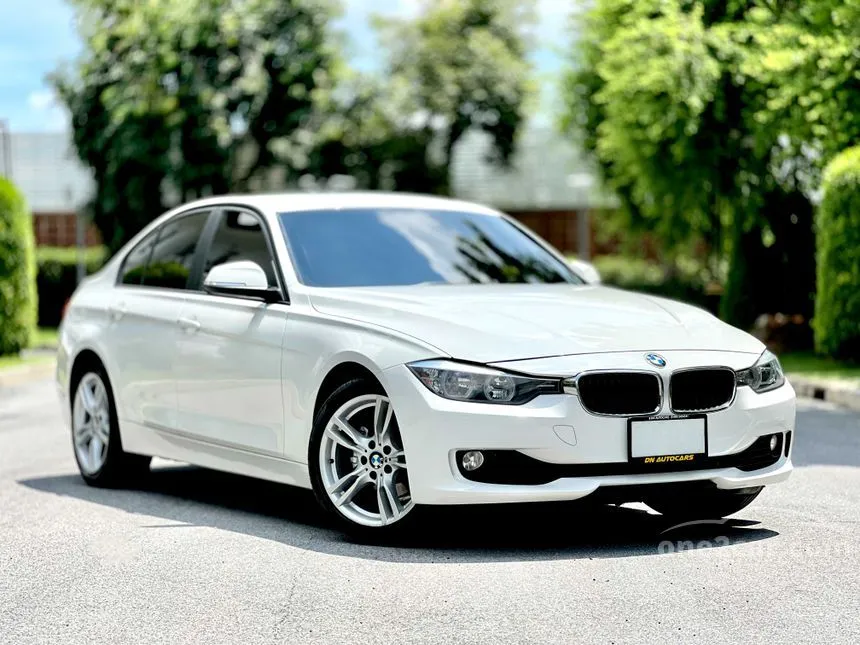 2013 BMW 320i Luxury Sedan