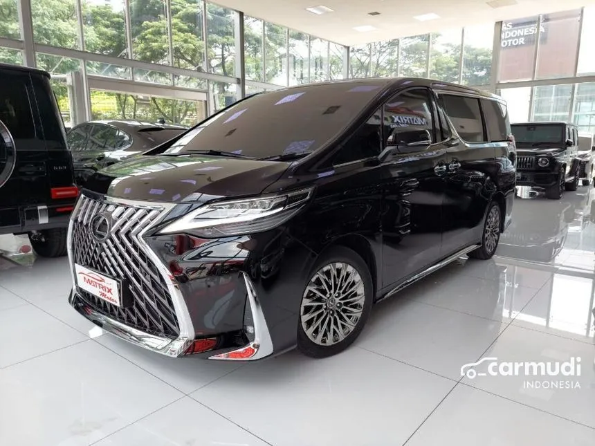 2022 Lexus LM350 Van Wagon