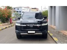 2024 Toyota Land Cruiser 3.3 300 GR-S SUV hitam km 2 ribuan pajak panjang