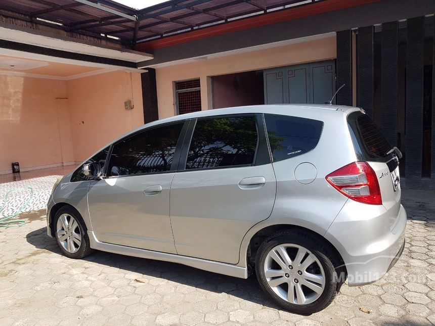 Jual Mobil Honda Jazz 2010 Rs 1 5 Di Jawa Tengah Automatic Hatchback Silver Rp 135 000 000 4708698 Mobil123 Com