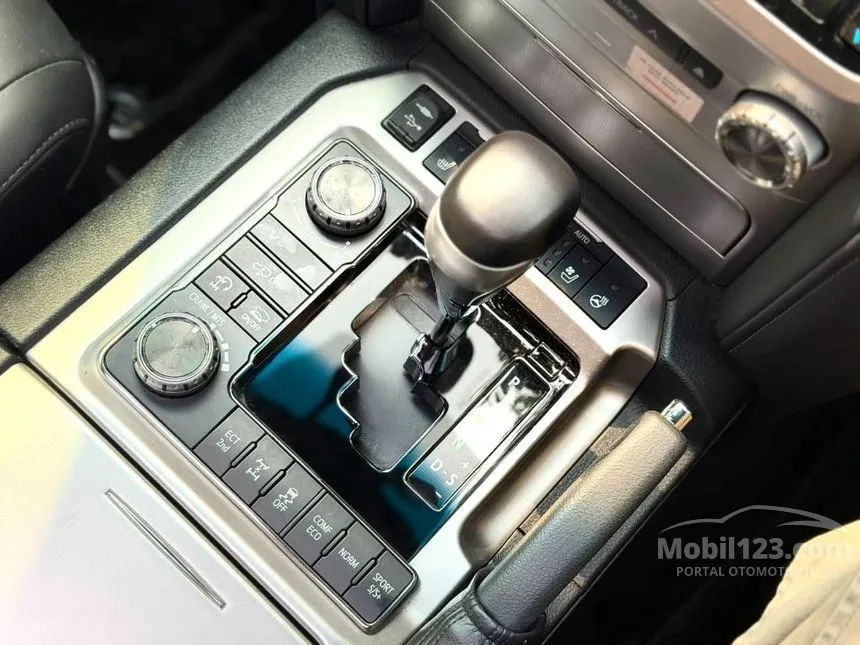 2020 Toyota Land Cruiser 200 VX-R SUV