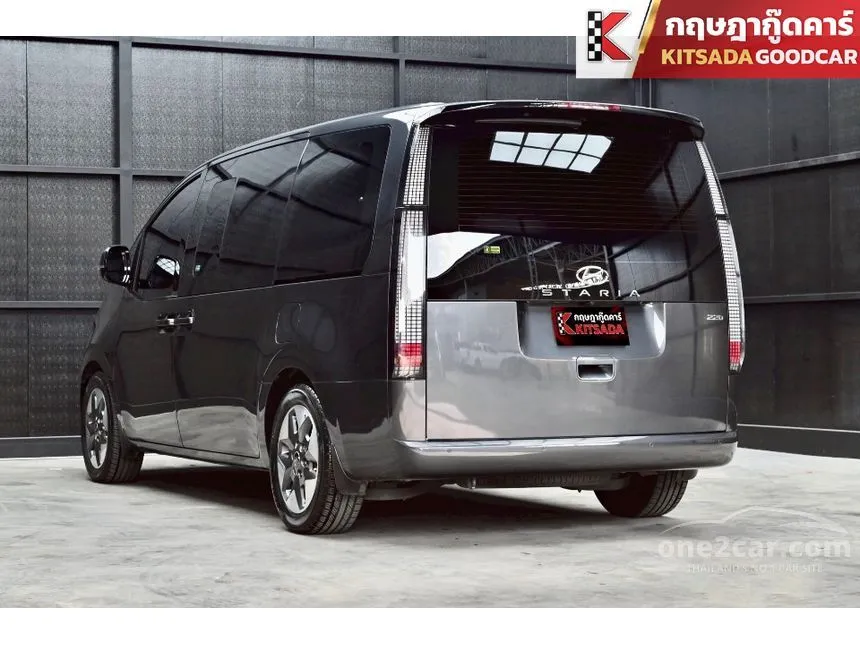 2022 Hyundai Staria SEL Van