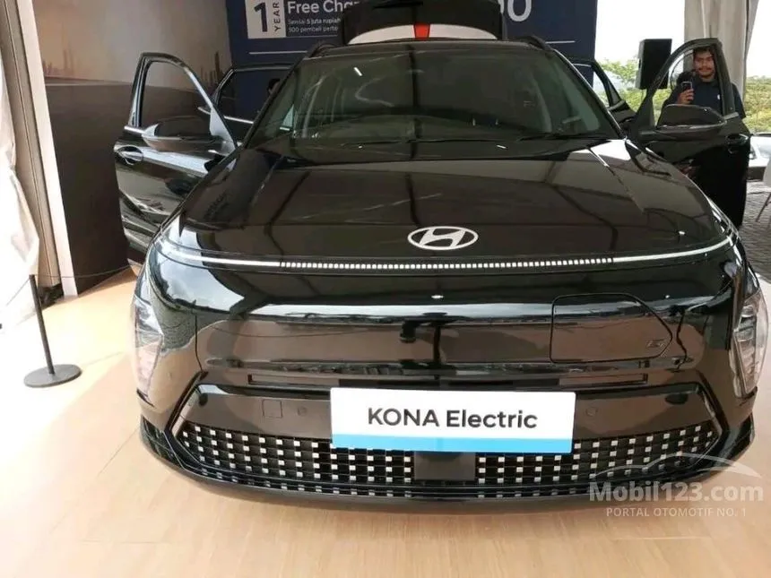 Jual Mobil Hyundai Kona 2024 Electric Prime Long Range di Jawa Barat Automatic Wagon Abu