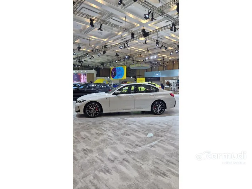 2025 BMW 330i M Sport Pro Sedan