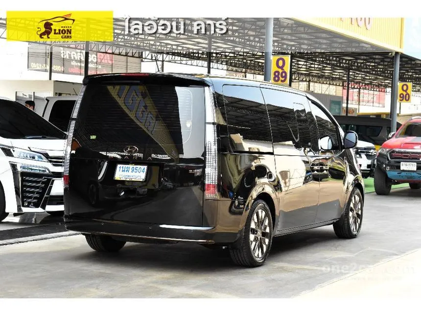 2022 Hyundai Staria Premium Van