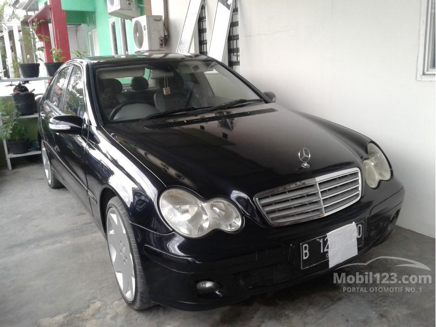 Jual Mobil  Mercedes Benz C230 2007 Sport 2 5 di Kalimantan  