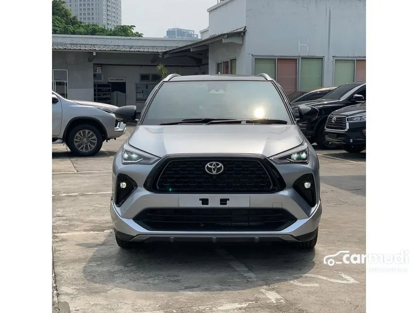 2025 Toyota Yaris Cross S HV SUV