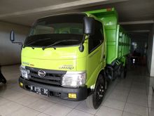 2009 Hino Dutro 4.0 MT Trucks dum dump truck dijual di malang