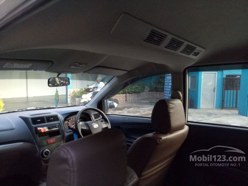 2015 Daihatsu Xenia M STD MPV