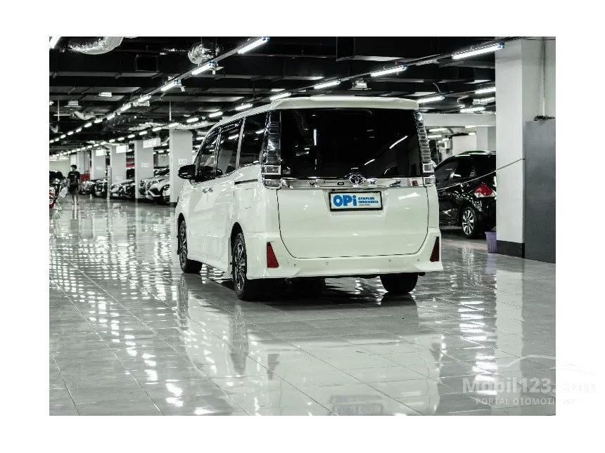 2018 Toyota Voxy MPV