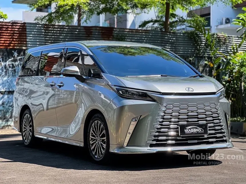 2024 Lexus LM 350h 7 Seater MPV