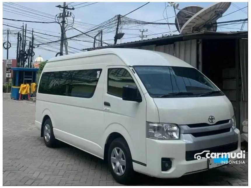Jual Mobil Toyota Hiace 2023 Commuter 3.0 di Jawa Timur Manual Van Wagon Putih Rp 590.000.000
