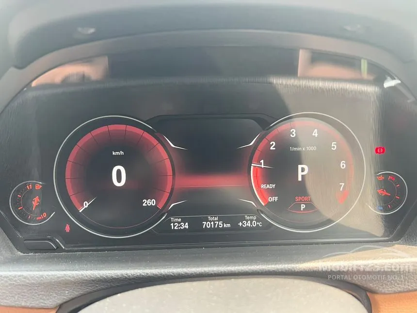 2018 BMW 320i Luxury Sedan