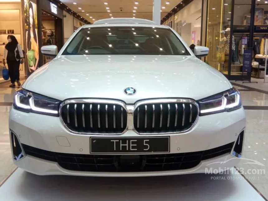 Jual Mobil BMW 530i 2022 Opulence 2.0 di DKI Jakarta Automatic Sedan ...
