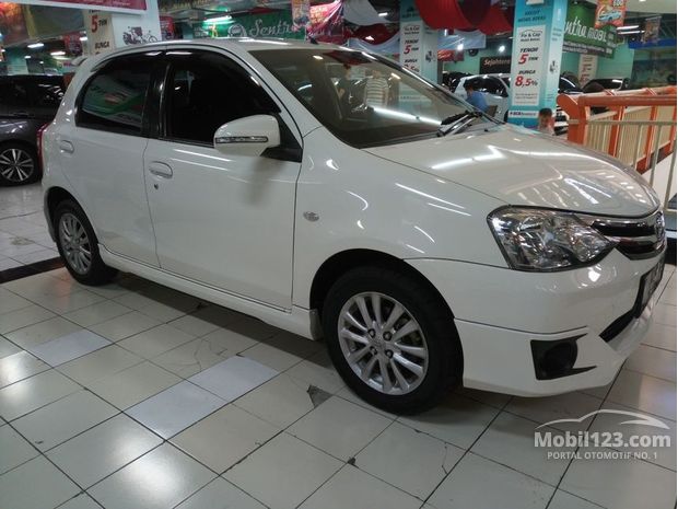 Toyota Etios Valco Mobil Bekas Baru dijual di Surabaya 