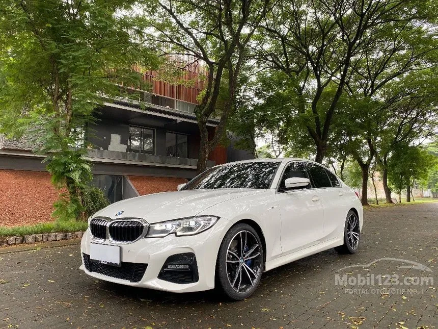 Jual Mobil BMW 330i 2021 M Sport 2.0 di DKI Jakarta Automatic Sedan Putih Rp 740.000.000