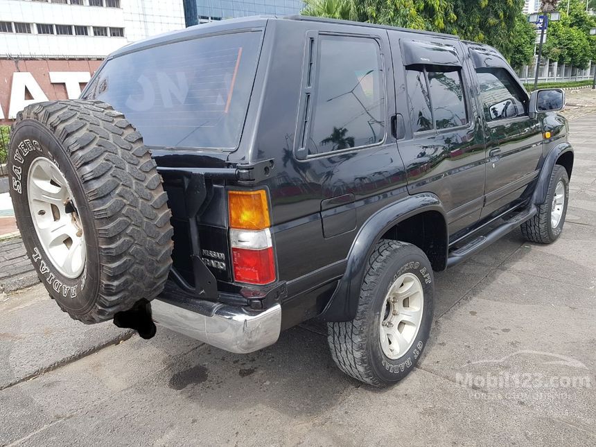 Jual Mobil Nissan Terrano 2002 Grandroad XTR 2.4 di DKI 