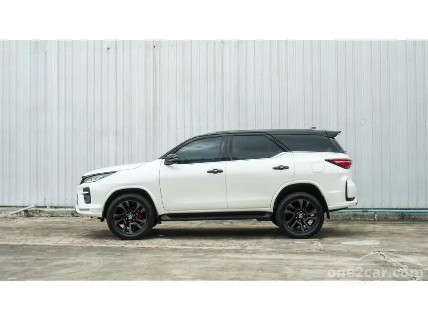 2022 Toyota FORTUNER GR Sport (Black Top) SUV