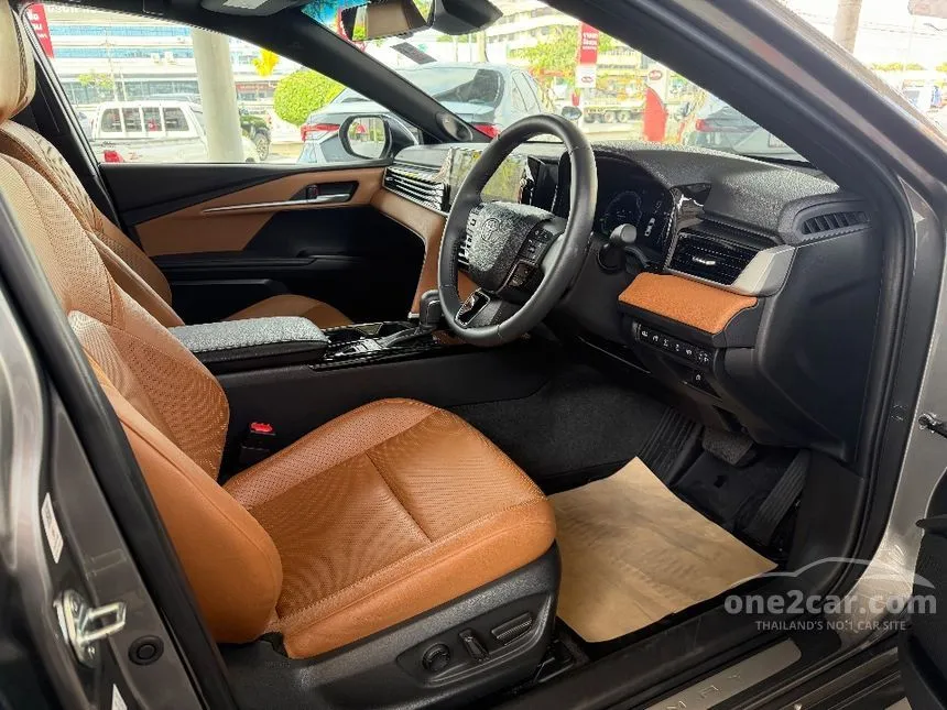 2025 Toyota CAMRY HEV Premium Luxury Sedan