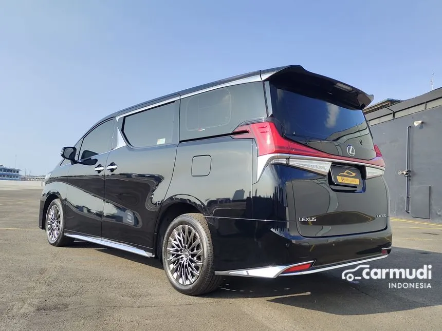 2021 Lexus LM350 Van Wagon