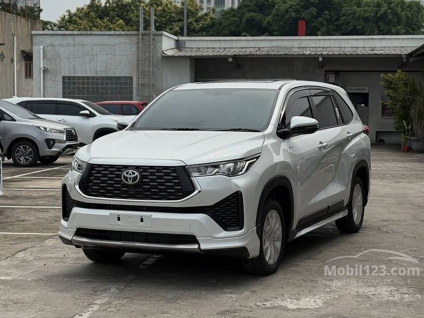 Jual Mobil Toyota Kijang Innova Zenix 2026 V HV Modellista (Non Premium ...