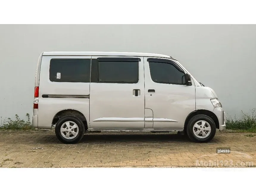 2019 Daihatsu Gran Max Mini Bus D Van