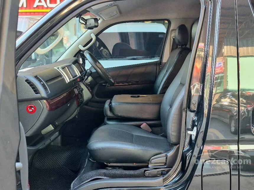 2018 Toyota VENTURY V Van