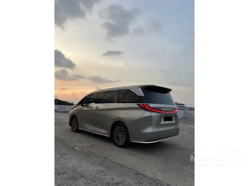 2025 Lexus LM 350h 7 Seater MPV