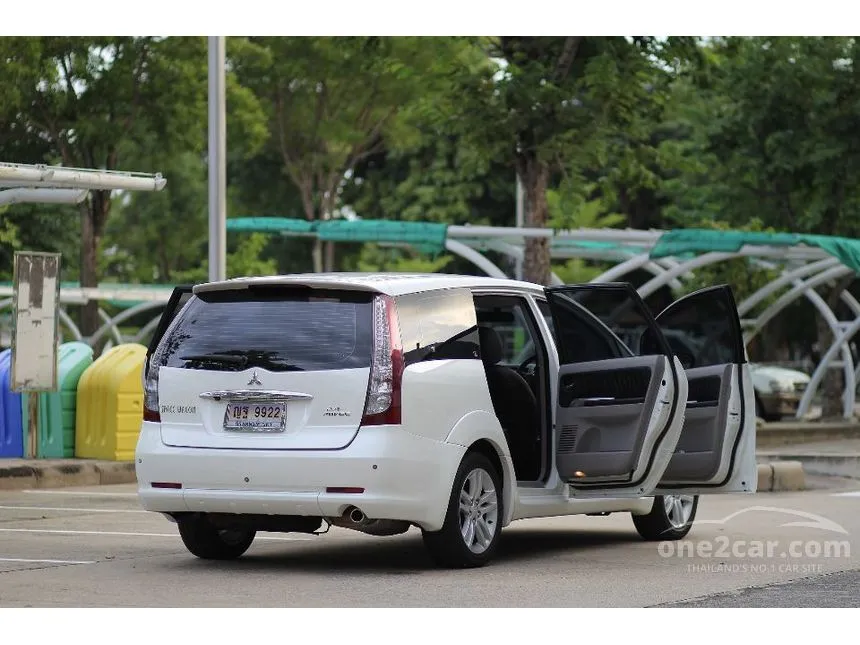 2011 Mitsubishi SPACE WAGON GT Wagon