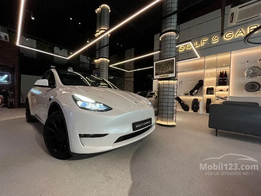 Jual Mobil Tesla Model Y 2022 Long Range di Jawa Timur Automatic Wagon Putih Rp 1.850.000.000