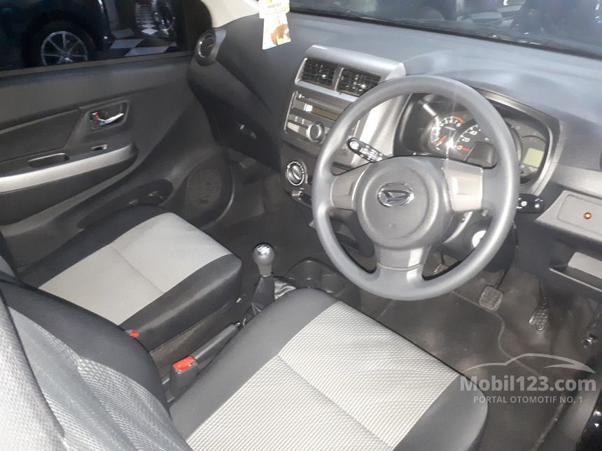 Jual Mobil  Daihatsu  Ayla  2019 X 1 0 di Jawa Timur Manual  