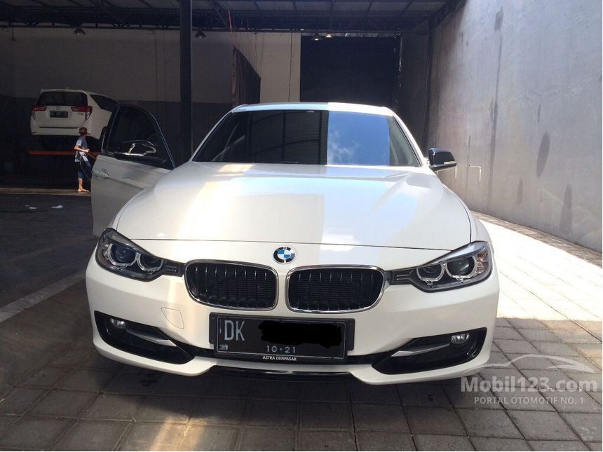 Jual Mobil  BMW  320i 2014 Sport  2 0 di Bali Automatic Sedan 