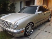 1996 Mercedes-Benz E320 3.2 W124 3.2 L6 Automatic Sedan