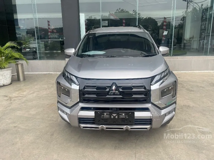Jual Mobil Mitsubishi Xpander 2024 CROSS Premium Package 1.5 di Banten Automatic Wagon Silver Rp 301.000.000