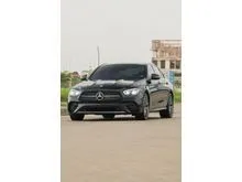 2022 Mercedes-Benz E300 2.0 AMG Line Sedan Black on Black Odo 19 Rb (TERMURAH)