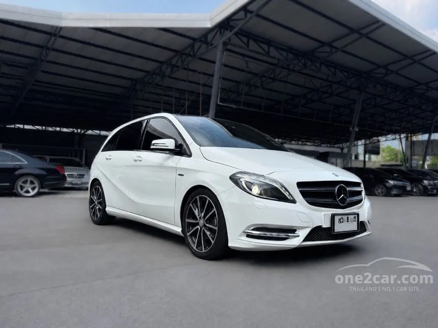 2012 Mercedes-Benz B200 BlueEFFICIENCY Hatchback
