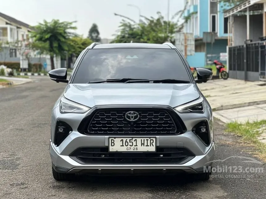 2023 Toyota Yaris Cross S HV (2 Tone) w GR Parts Aero Pkg (Prem Clr) SUV