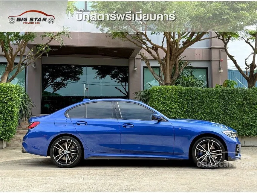 2022 BMW 330e M Sport Sedan