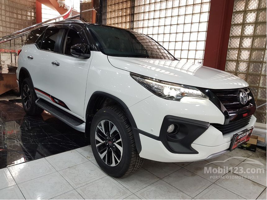 Jual Mobil Toyota Fortuner 2018 TRD 2.4 di Jawa Barat 