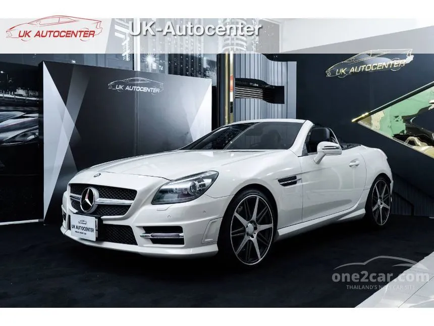 2013 Mercedes-Benz SLK200 AMG Dynamic BlueEFFICIENCY Convertible