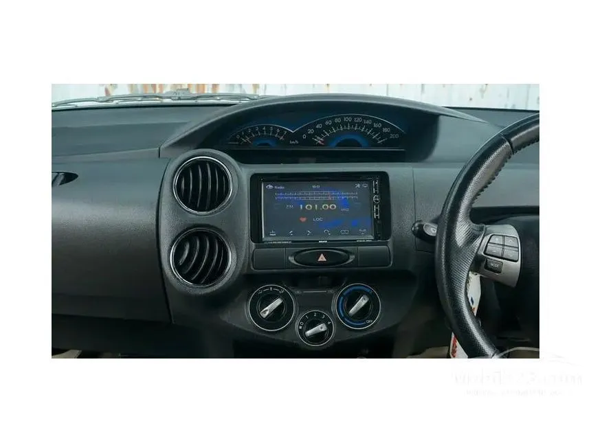2015 Toyota Etios Valco G Hatchback