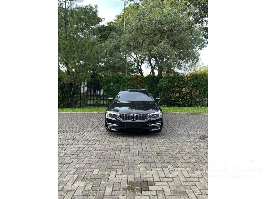 2018 BMW 520i Luxury Sedan