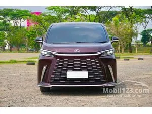 2025 Lexus LM 350h 2.5 7 Seater MPV