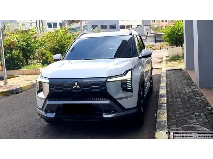2025 Mitsubishi Destinator Ultimate Premium (Quartz White Pearl) SUV