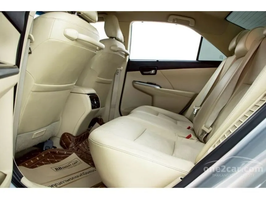 2016 Toyota CAMRY Hybrid Sedan