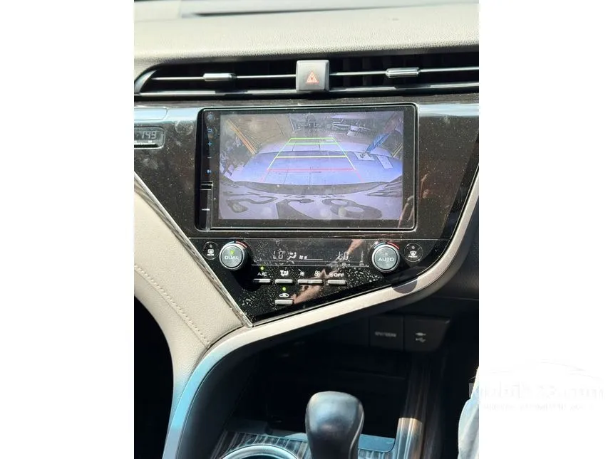 2020 Toyota Camry V Sedan