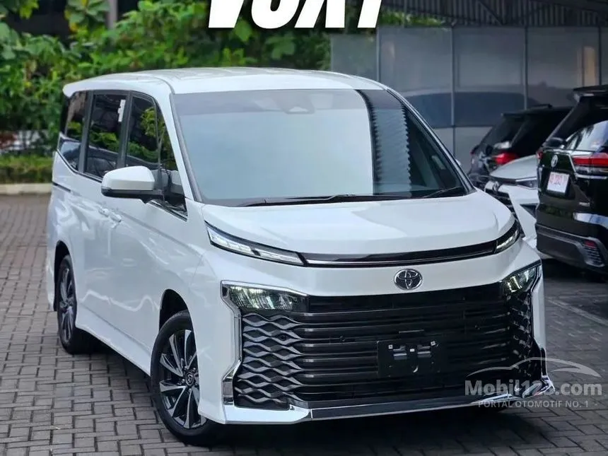 Jual Mobil Toyota Voxy 2024 2.0 di Jawa Barat Automatic Van Wagon Putih Rp 584.800.000