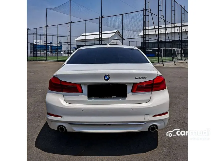 2018 BMW 530i Luxury Sedan